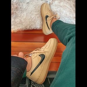 Nike Air Force 1 LV8 5 Sneakers